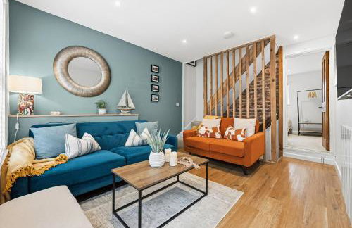 3-BR Luxe Cowes Cottage Harbour Views, Sleeps 6, with Private Garden - LONG TERM STAY WINTER SPECIAL OFFER AVAILABLE! - by Blue Puffin Stays - Foto 2