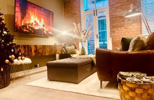 The Fifth Quarters, Grade II Listed Apartment, The Lace Market, NG1, City Centre, Nottingham, Sleeps 4 - Photo 2