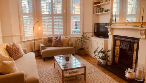 Stunning Home, Garden, Parking & Close Train Stations - Foto 3