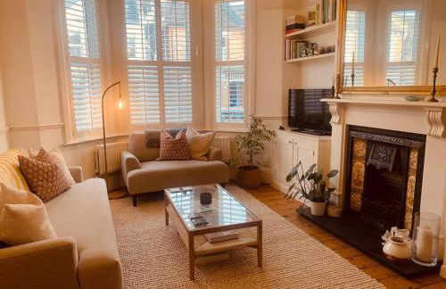 Stunning Home, Garden, Parking & Close Train Stations - Foto 3