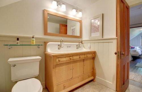 Serene Silver Bay Home on Lake George with Boat Slip - Foto 22