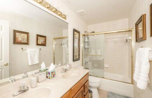 Luxurious Dream Home - For 10 - Photo 33