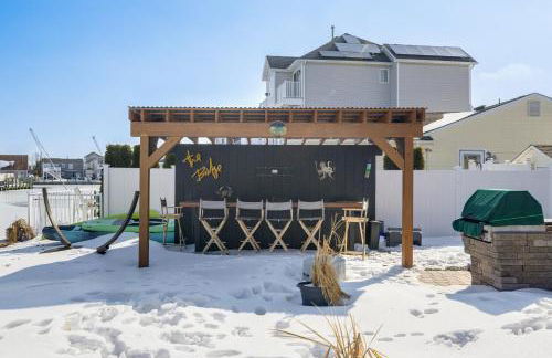 Canal-Front Backyard Oasis! Jersey Shore Retreat - Foto 24