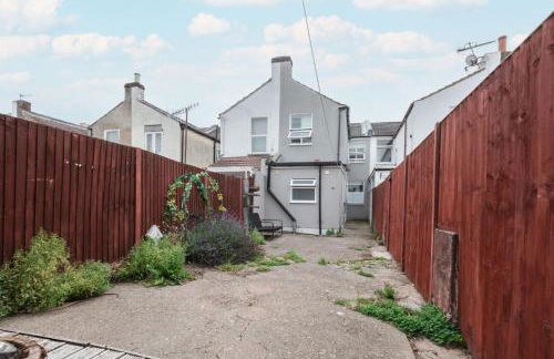 Comfortable Portsmouth home near Southsea beach great for group stays and contractors - Foto 7