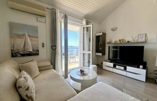 Indy's Beach Apartments -Two Bedroom Apartment with Balcony and Sea View - Photo 26