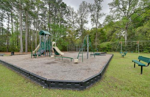 Cottage with Deck and Pool Access about 6 Mi to Beach - Foto 33