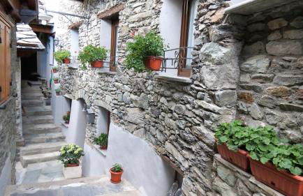 Lo Gnomo sotto al Glicine - Foto 4