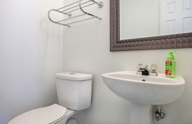 Spacious 4BR Home With Pool in Indianapolis - Foto 60