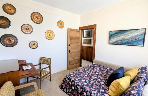 Perfect Location - 4BD,1BA - Restored Redwood Home - Foto 12