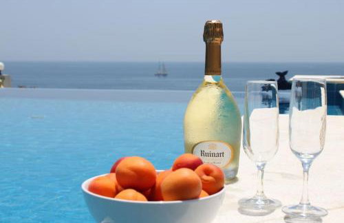 Breathtaking Villa with infinity pool over the sea - Foto 17
