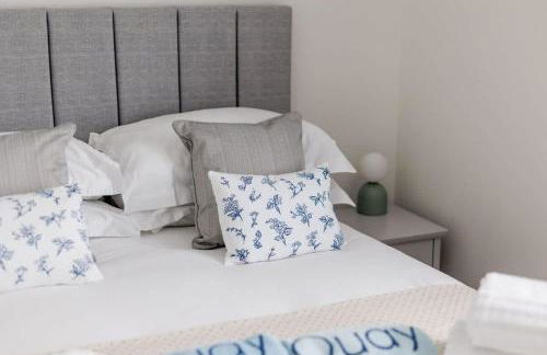 Spinnaker House-with Tesla Electric Charging Point - Photo 22