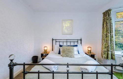 4 Bed House - Sleeps 8 - Free Parking - Manchester - Foto 26
