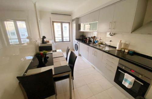 Always on the way - Road Home in Montijo, Lisbon - Foto 32