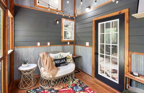 Off-Grid Cabin Surrounded by Trees in Pineville, Missouri - Foto 30