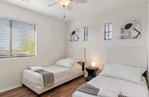 Serenity Splash Upscale Stay Pool Game Lounge - Foto 7