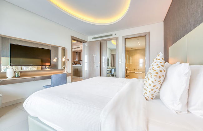 Maison Privee - Cool Dubai Apt next Burj Khalifa & Design District - Photo 7