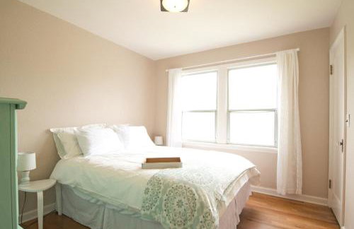Spacious 5BR 2BA Home - Fenced Yard, BBQ, Fire Pit - Foto 5