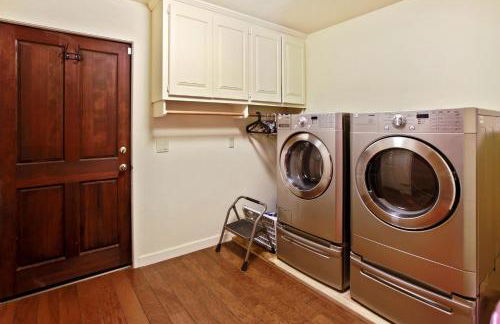 Little Ahwahnee Inn Entrance to Yosemite - Foto 27