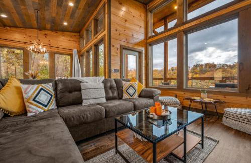 The Overlook - '21 Cabin - Gorgeous Unobstructed Views - Fire Pit Table - GameRm - HotTub - Xbox - Lots of Bears - Foto 11