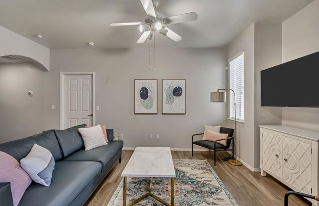 Ground Floor King Beds Pool Gym - Near Hill AFB - Foto 6