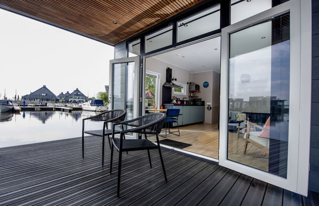 Modern Houseboat With View of the Lake - Foto 28