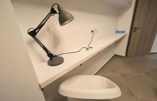 Floral Home 2 - 1st floor apt with private parking! - Photo 6