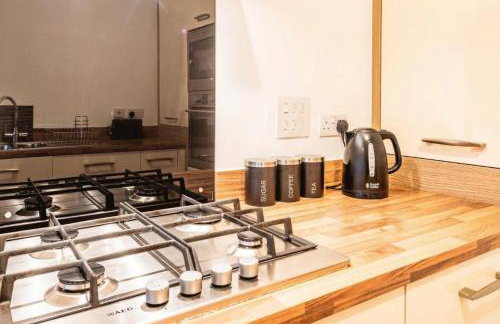 Family-Friendly 4-Bedroom House in Moston with Parking and Garden - Foto 14