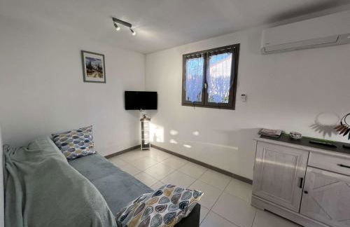 Maison avec Cour, Piscine Sécurisée, Climatisation, 3 Chambres, Proche Plage, 8 Personnes - FR-1-701-33 - Foto 11