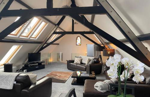 Converted chapel - Sant Pedr Newydd with sea views from garden - Photo 14