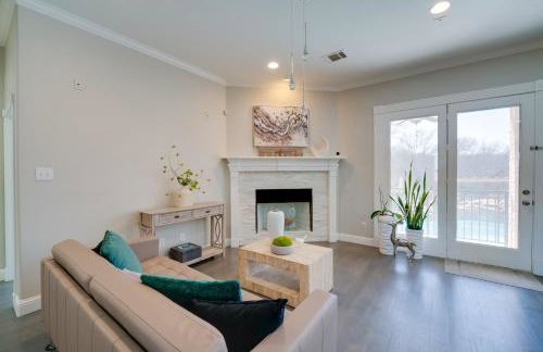 Near Joe Pool Lake! Luxe Getaway with Shared Pool - Foto 6