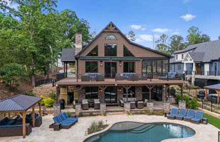 Black Bear Lodge by Avantstay Lakefront, Dock, Pool, Theater Sleeps 20+ - Foto 142