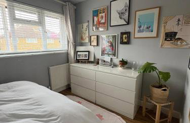 Stylish 2-Bed house, workspace & Easy London Access! - Foto 7