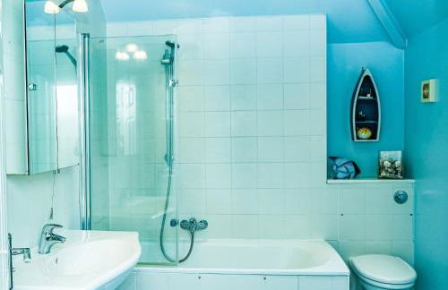 Large open plan villa with garden near the Thames - Photo 24