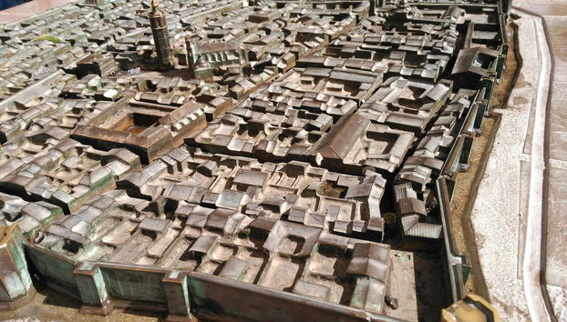 Maqueta en bronce del centro de Castellón