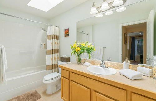 Entire house with Four Bedrooms, Hot Tub, BBQ, Private Backyard, FREE WiFi and Parking, near Seattle, EV - Foto 13