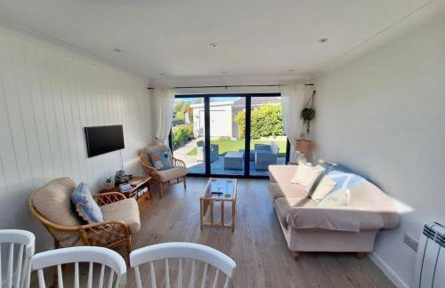 Bungalow by the Sea, Moelfre - Photo 6