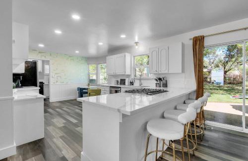 10min to EXPO - Family-Friendly with Office & Playroom - Photo 7