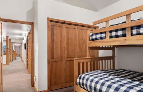 Family Getaway-Pool, Hot Spring, Scuba & Ice Castles 727 home - Foto 29