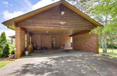 Cozy Georgia Getaway with Deck, Grill and Fire Pit! - Foto 23