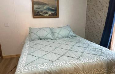 All Season Fun and Cozy Home in Island Falls, ME - Foto 4