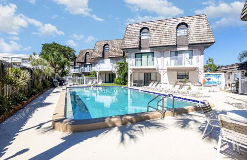 Ocean Front by Cocoa Beach Pier - Foto 1