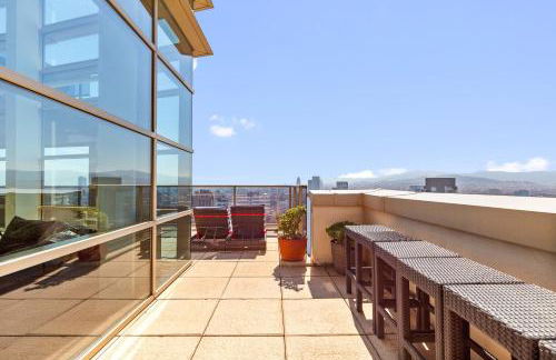 Penthouse Duplex with Epic Views - Photo 17