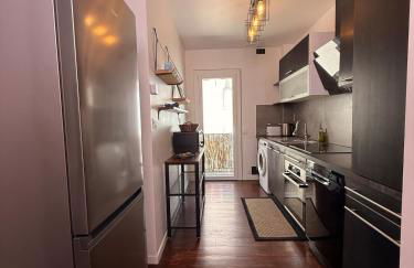 Le Peyrou - Elegant One-Bedroom Apartment for up to 4 Guests - Free Parking - Air Conditioning - Prime City Center Location - Foto 8