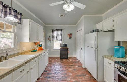 The Pink Azalea - Tyler Home with Yard and Patio! - Foto 10