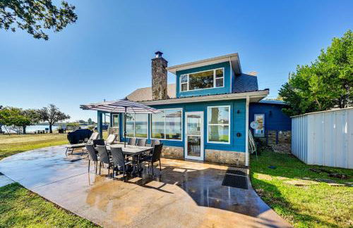 Modern, Spacious! Lake Buchanan Retreat with Hot Tub - Foto 1