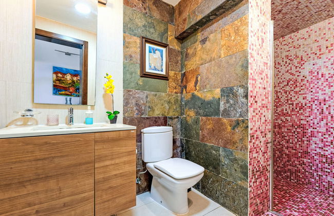 Villa With Pool and Beautiful Architecture - Foto 41