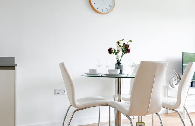 Skyvillion 2bed Enfield Flat W Balcony - Parking - Foto 29