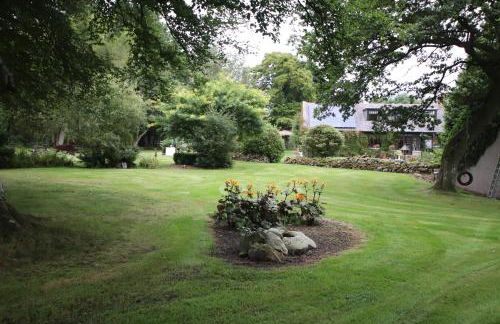 Serene Countryside Home with Manicured Gardens - Foto 45