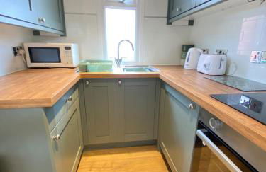 Two Bed Chalet with Sea Views - Photo 7