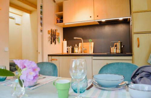 Tiny House By The Lake And An Artist Collective - Foto 10